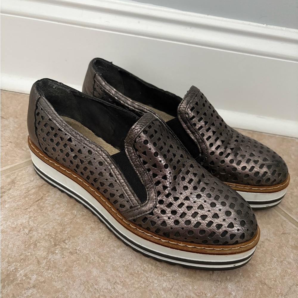 Summit White Mountain Platform Loafer Black pewter Leather Perforated Sz 37